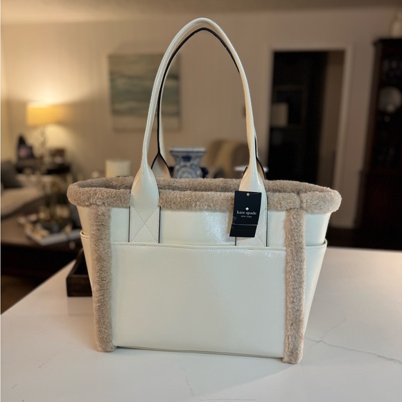 π€ NWT KATE SPADE CREAM PATENTED LEATHER NEW YORK JETT FAUX SHEARING TOTE! - Picture 5 of 14